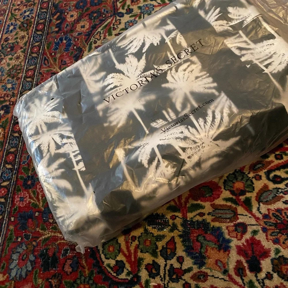New VS PINK Palm Tree travel duffle travel bag